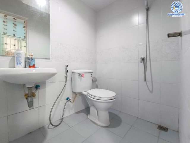 *****ทาวน์เฮ้าส์มือสองนนทบุรี ม.ไลโอ บลิสซ์ กาญจนาภิเษก-ชัยพฤกษ์ เนื้อที่ 17.6 ตร.ว. ฟังก์ชัน 3 ห้องนอน 2 ห้องน้ำ 1 ที่จอดรถ ทำเลดีเดินทางสะดวก เชื่อมต่อ ถ.กาญจนาภิเษก, ถ.รัตนาธิเบศร์ ใกล้รถไฟฟ้าสายสีม่วง "สถานีคลองบางไผ่"